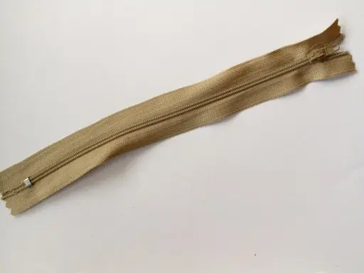 Zips špirálový šatový 3mmx 18cm/karamel