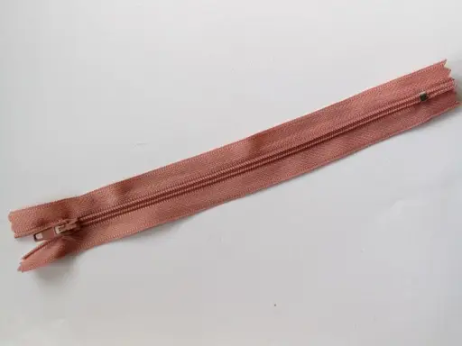 Zips špirálový šatový 3mmx 18cm/staroružový