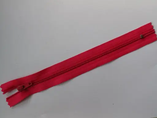Zips špirálový šatový 3mmx 18cm/malinový červený
