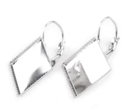 Náušnicové zapínanie uzavreté štvorcová miska 20x30mm/strieborné