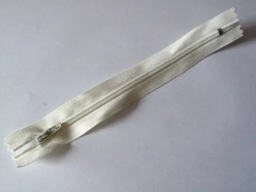 Zips špirálový šatový 3mmx 16cm/smotanová