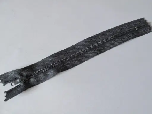 Zips špirálový šatový 3mmx 16cm/šedá tmavá