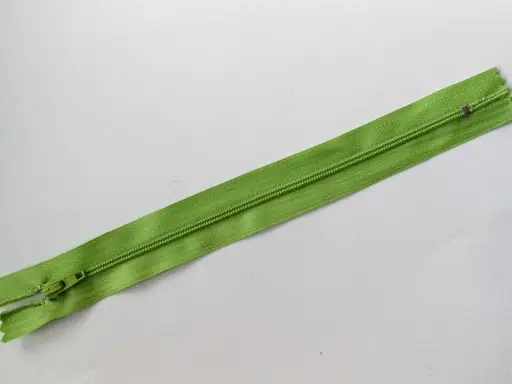 Zips špirálový šatový 3mmx22cm/hráškový zelený