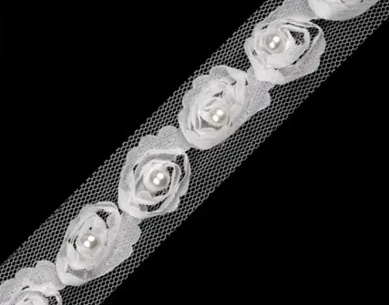 Prýmka na tyle ružičky s perličkou 20mm/biela