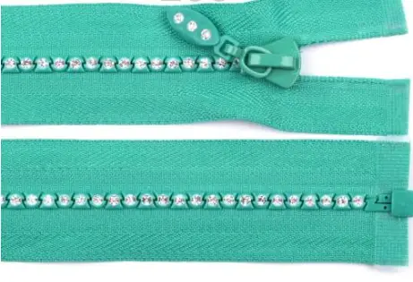 Zips kostený deliteľný 4mm kamienky 65cm/smaragd