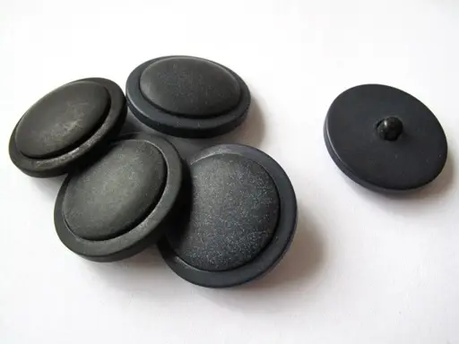 Gombík SP perleť dvojdielny 26mm/čierno- čierny matný