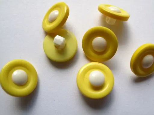 Gombík SP hladký s guľkou 15mm/bielo- žltý