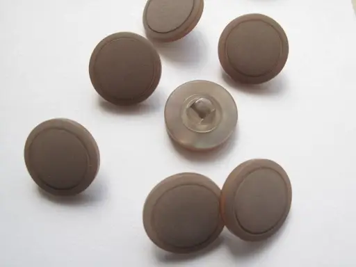 Gombík SP perleť krúžok 15mm/béžovošedý
