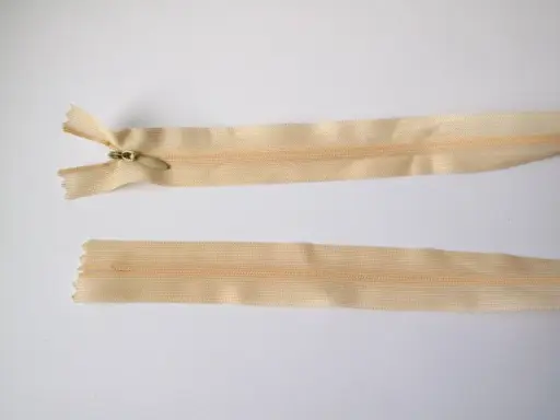 Zips skrytý dederón 60cm/marhuľovobéžový