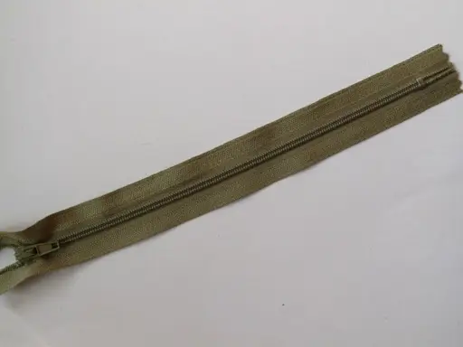 Zips špirálový šatový 18cm/army zelený