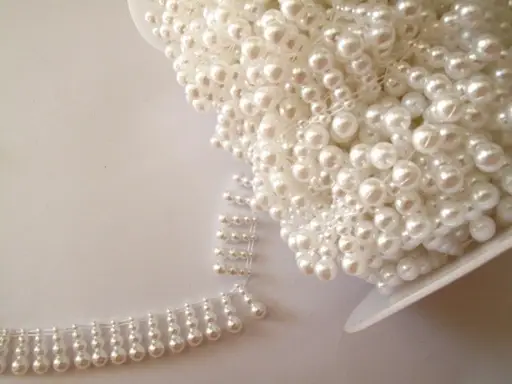 Borta plast s perličkami 15mm/biela perleť