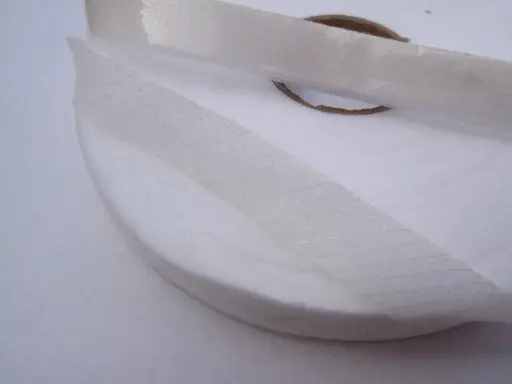 Vlizelínový šikmý pásik nažehľovací 15mmx10m/biely