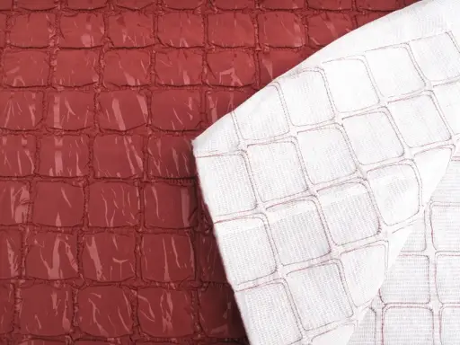 Prešiv vetrovkový kocka s potlačou/bordový