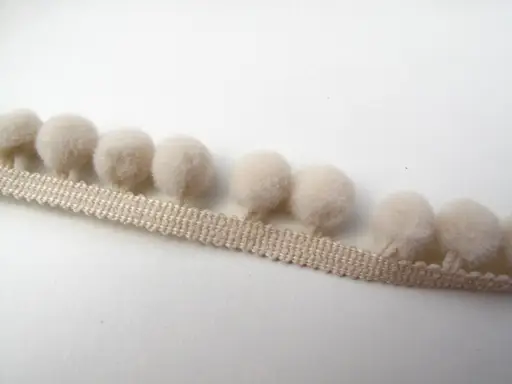 Prýmka ozdobná bambuľková 20mm/krémová svetlá