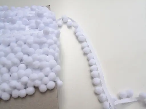 Prýmka ozdobná bambuľková 20mm/biela