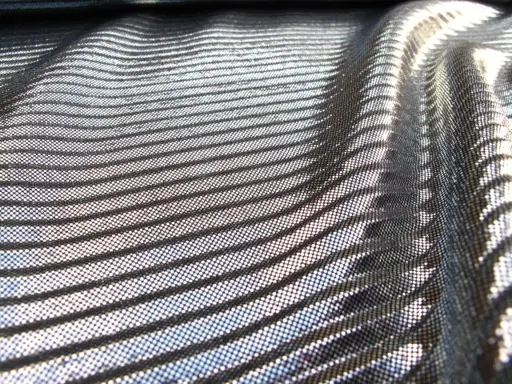 Úplet Polyester elastický plisé metal 18005/čiernostrieborný