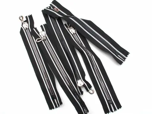 Zips ozdobný kostený nedeliteľný s lampasmi 16cm/strieborno- bielo- čierny