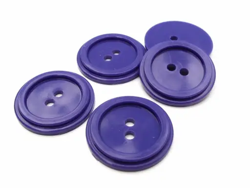 Gombík dvojdierkový s kruhom 26mm/fialový purpurový