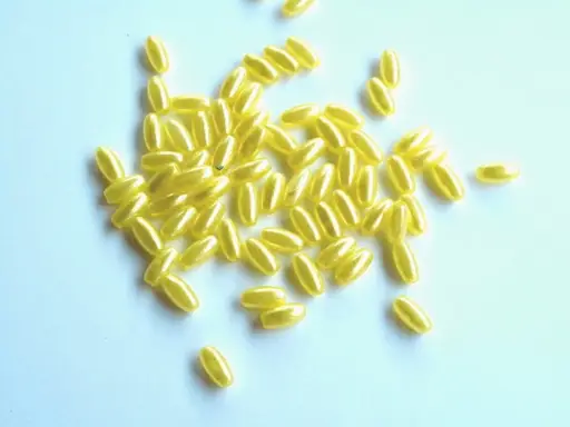 Korálky plastové voskované ryža 3x8mmx 20g/žlté jasné