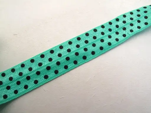Šikmý prúžok elastický lesklý bodky 20mm/čierno- smaragdový svetlý