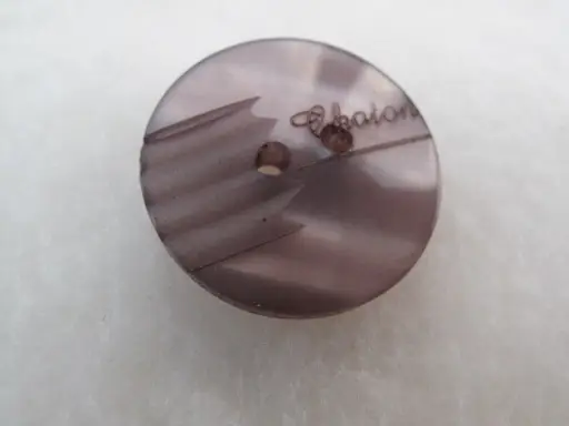 Gombík dvojdierkový výrezy perleť 22mmx10ks/kapučino