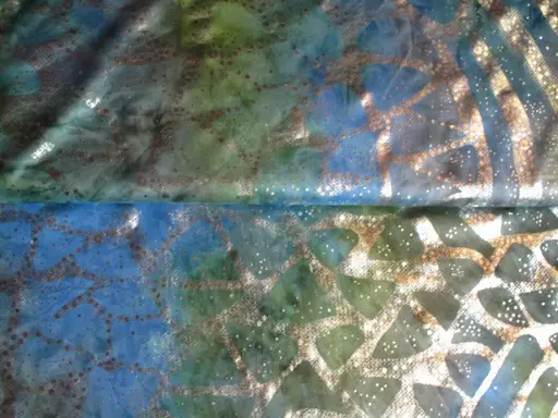 Úplet Polyester elastický lakovaný 1148/belaso- olivovo- strieborný
