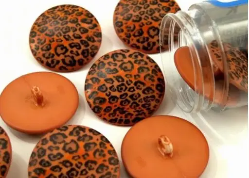 Gombík SP 28mm leopardí/tehlový