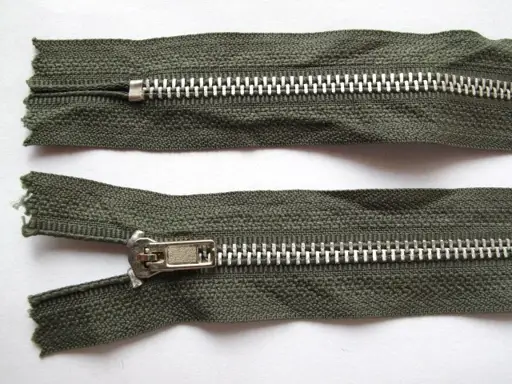 Zips kovový nedeliteľný 4mmx 18cm/army zelený
