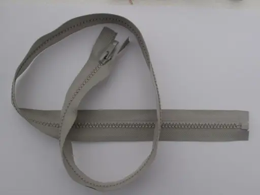 Zips kostený deliteľný 60cm/svetlošedý