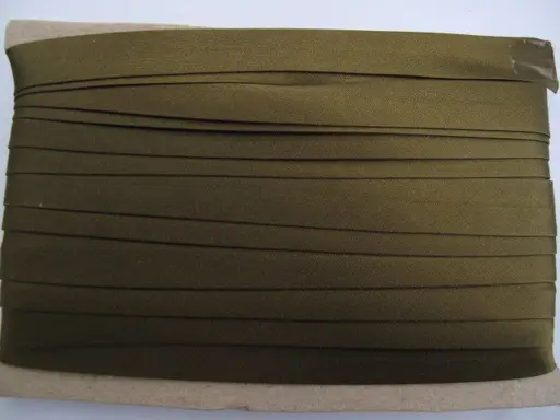Šikmý prúžok satén 15mm/88/army zelený tmavší