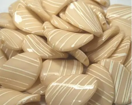 Korálky plastové prúžok vrtuľka 25x30mmx 25ks/béžové svetlé