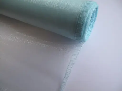 Organza jednofarebná obšitá 38cmx9m/modrá jemná