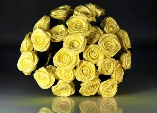 Svadobný výväzok ruža satén s lístkom 10x110mm/žltý