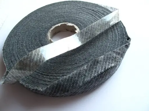 Vlizelínový šikmý pásik nažehľovací 15mmx10m/čierny
