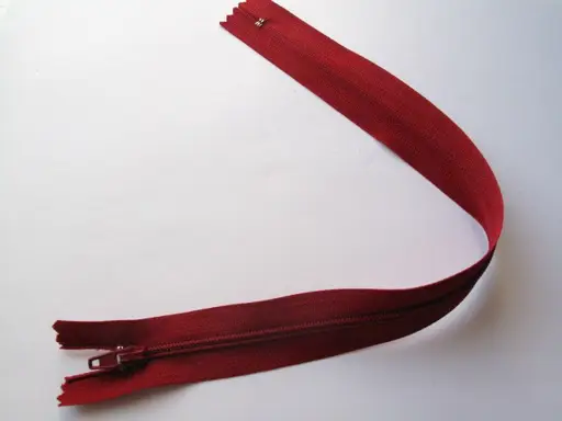 Zips špirálový nedeliteľný 3mmx30cm/bordový