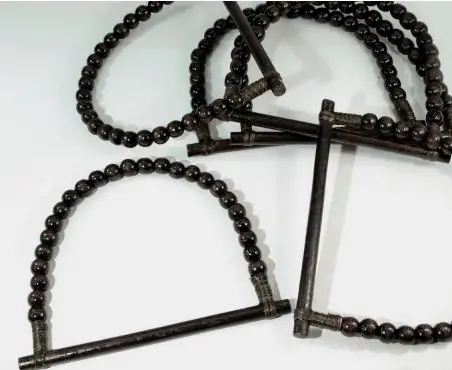 Rúčky z drevených korálok 17x21cmx 1pár/čierne