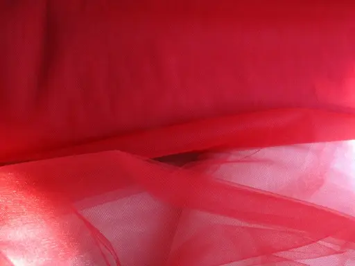 Tyl Crizia 300cm 6/červený