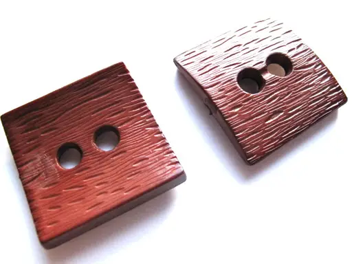 Gombík dvojdierkový štvorec 34x34mm/ružovohnedý