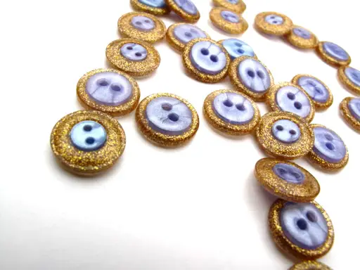 Gombík dvojdierkový košeľový glitre 13mm/zlato- levandulový