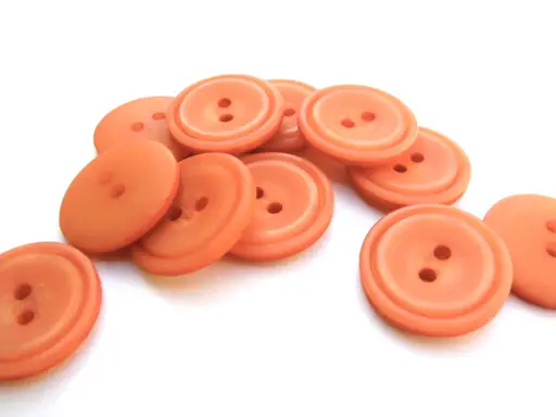 Gombík dvojdierkový matný kruh s patinou 22mm/tehlový