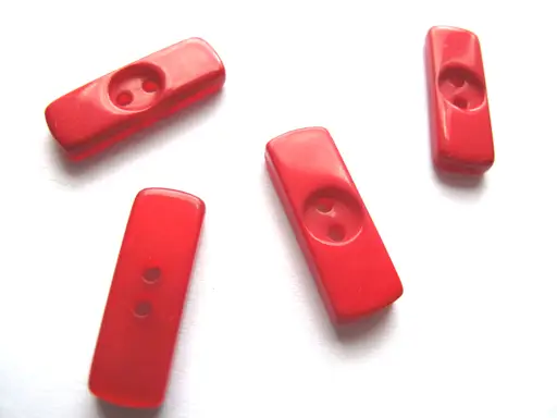 Gombík dvojdierkový obdĺžnik 8x22mm/červený vínový