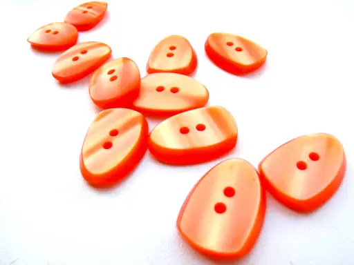 Gombík dvojdierkový perleť oválny 21x15mm/oranžový