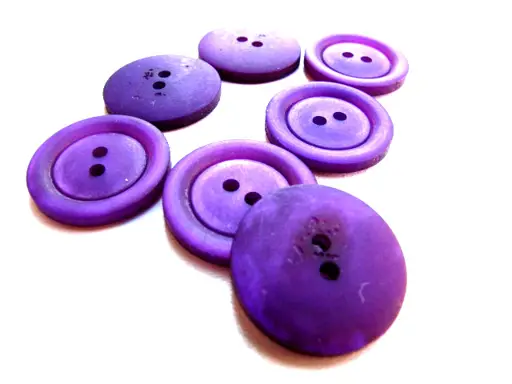 Gombík dvojdierkový perleť kruh 20mm/fialový purpurový