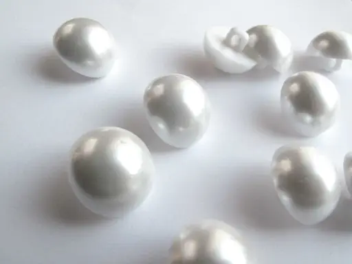 Gombík SP polguľa perleťový 18mm/biely