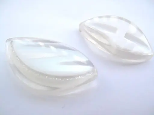 Gombík SP slza perleťový priesvitný s glitrami 40x20mm/biely