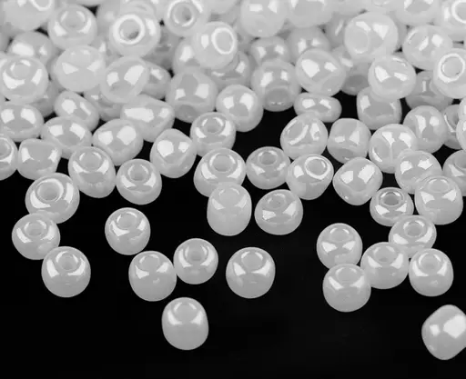 Korálky sklenené rokajl perleťové 4mmx 50g/biele