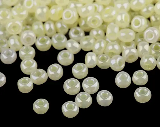 Korálky sklenené rokajl perleťové 4mmx 50g/maslové