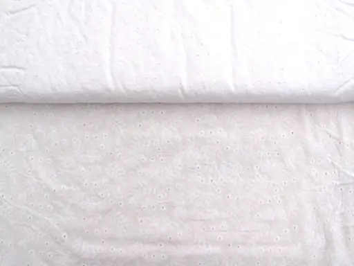 Poplín pevný Bavlna vyšívaný celoplošne madeira krúžky a listy 23013/biely