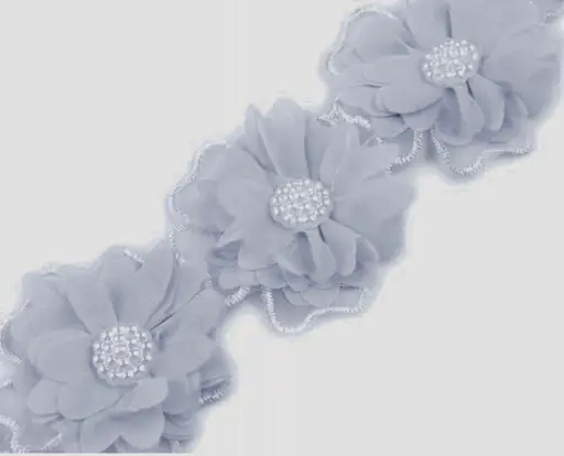 Prýmka šifónový kvet s perličkami 58mm/šedá stredná