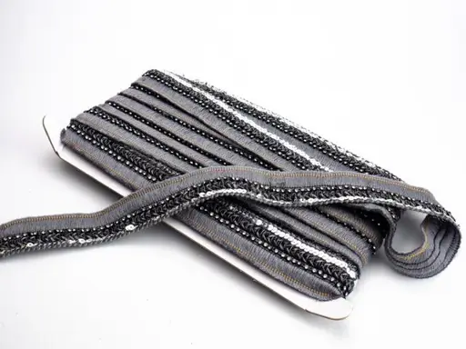 Prýmka strapčeková s kamienkami a flitrami 30mm/strieborno- čierno- kryštal- šedá